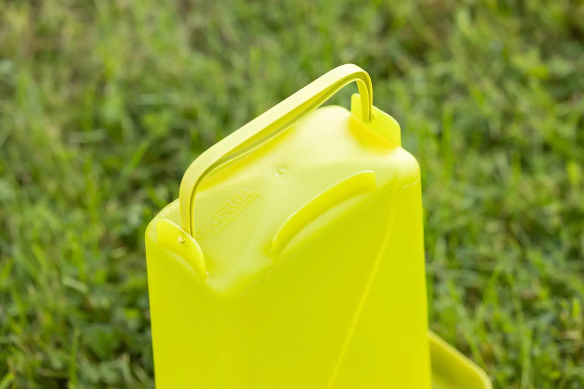 Abreuvoir à volaille Kerbl avec pieds, résistant aux intempéries, 5,5 L