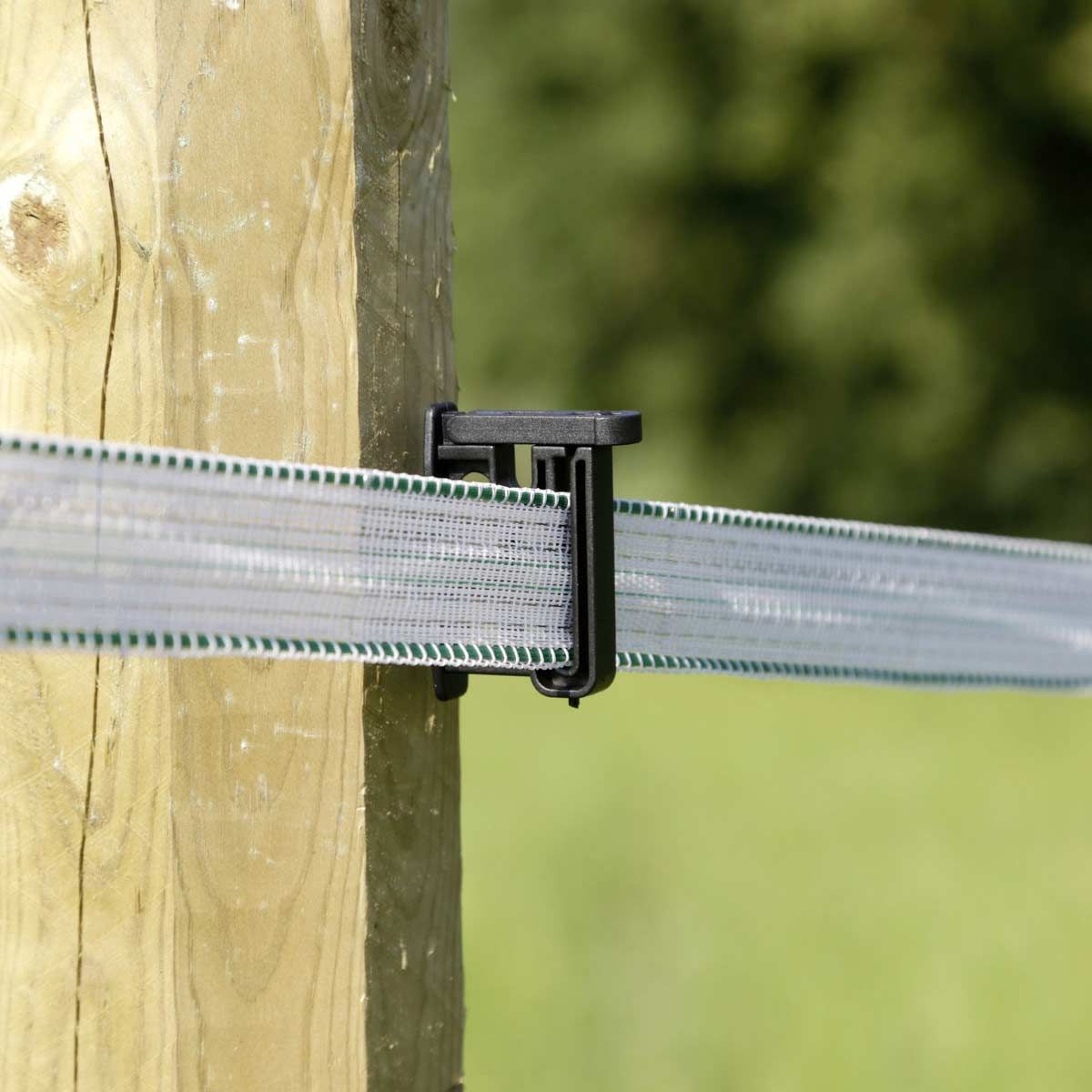 Kerbl Maxi Tape klipsz szigetelő szalaghoz & kötélhez, 6 mm tartó, használat közben