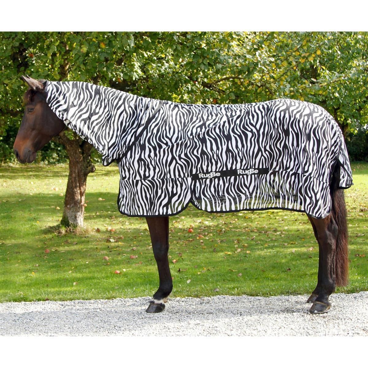 Covalliero Fliegendecke Zebra mit Halsteil RugBe Ekzemerdecke, im Einsatz, auf der Weide