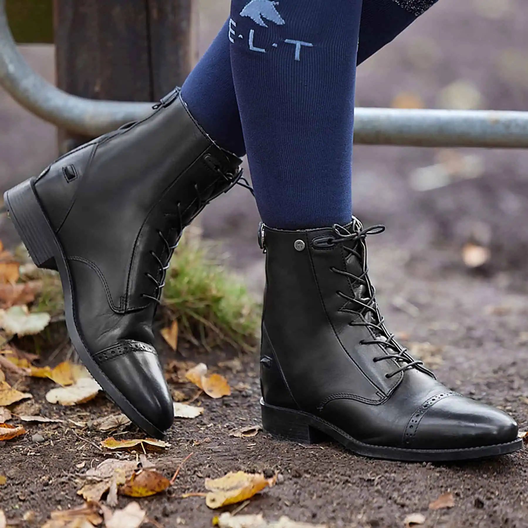 Bottines à lacets ELT Belfort Winter, en cuir pour l'équitation, en utilisation, jambe