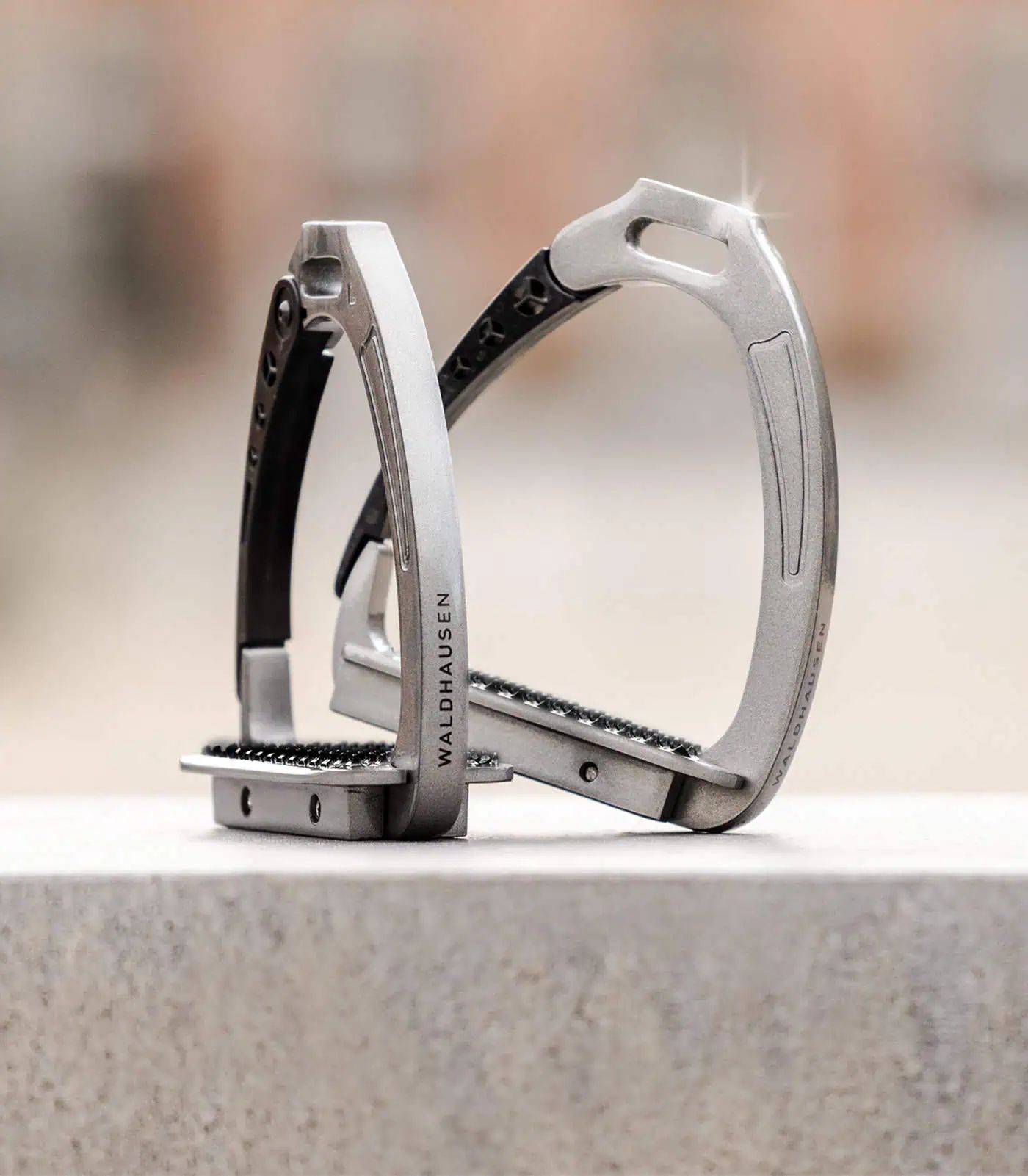 Waldhausen staffa di sicurezza Pro Bottom Open, alluminio leggero e resistente, vista laterale