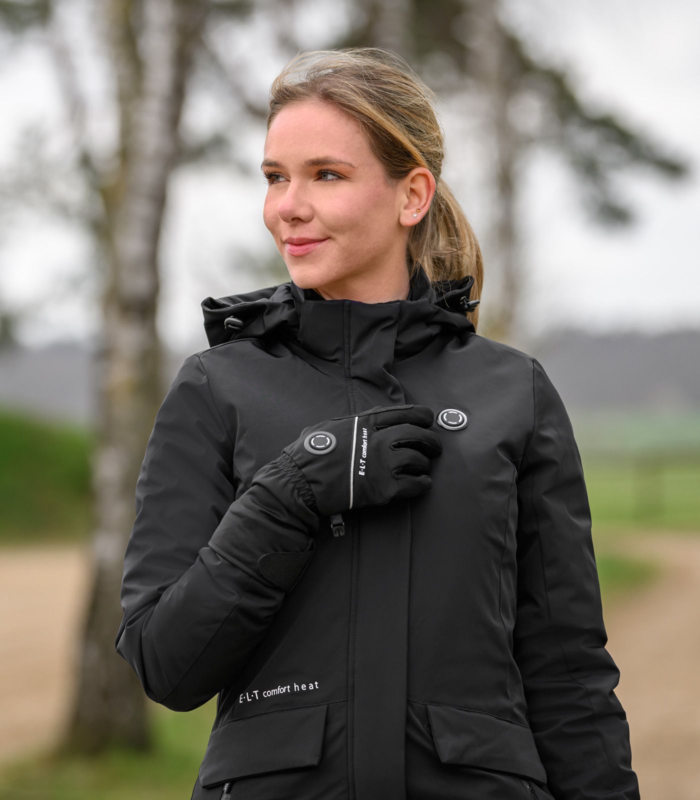 ELT Heizhandschuhe Comfort Heat, beheizbar mit Powerbank, schwarz, im Einsatz