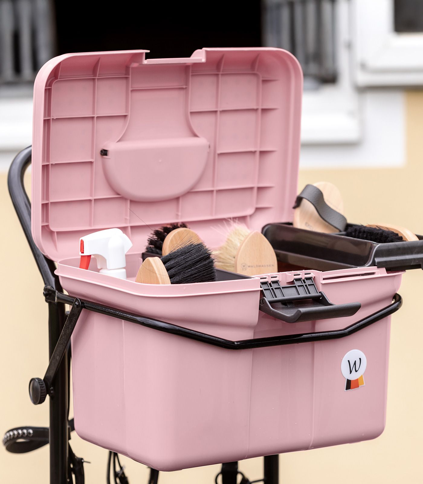 Waldhausen Stall-Carry, schwarz – mobiler Sattelhalter mit Ablage