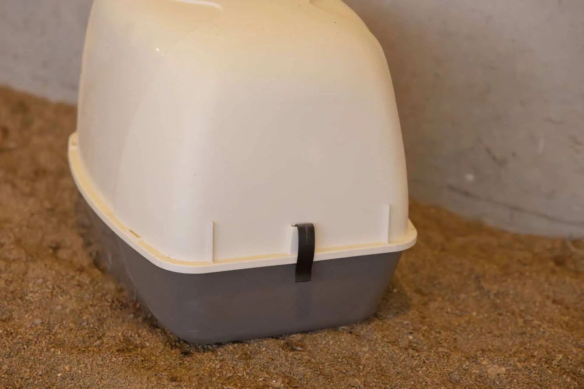 Kerbl Cuibar pentru găini, plastic, până la 5 găini, în utilizare, în grajd