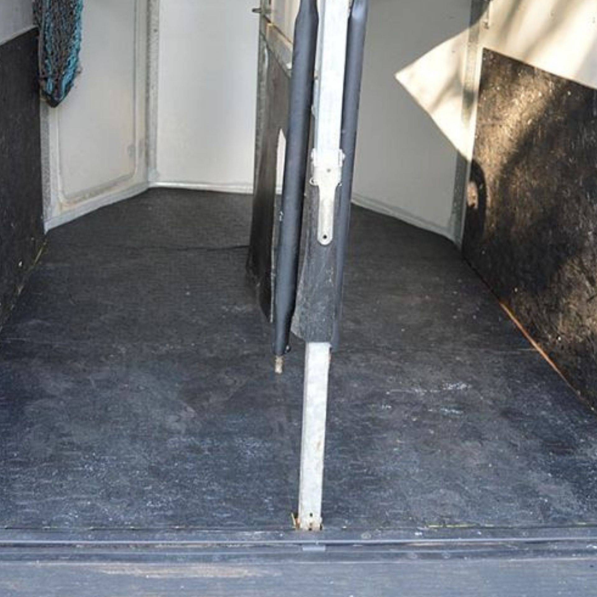 Belmondo Stallmatte Walkway 100x100x1,1 cm, rutschfest, im Einsatz