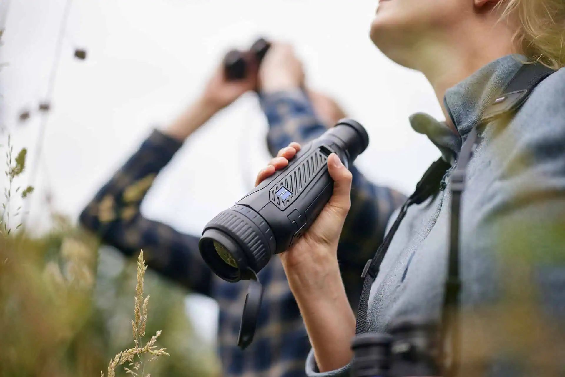 ZEISS DTI 6 Wärmebildkamera für Jagd, Nachtsicht & Beobachtung, im Einsatz, in der Hand