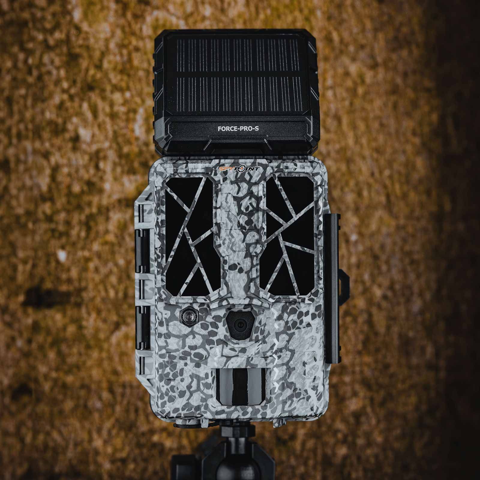 Spypoint Wildkamera FORCE-PRO-S Solar, 30 MP, 4K-Video, Vorderansicht, Solarpanel