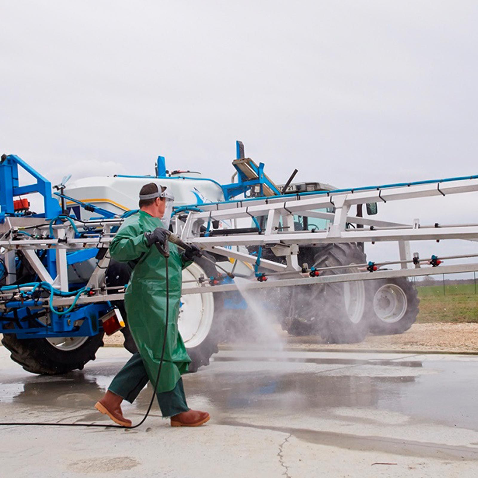 Kerbl șorț cu mânecă pentru protecția plantelor, verde, în utilizare