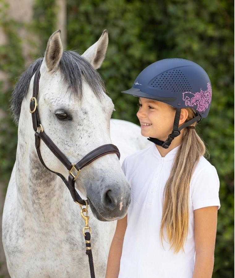 Casque d'équitation Beauty 2.0 Covalliero pour enfants, en utilisation