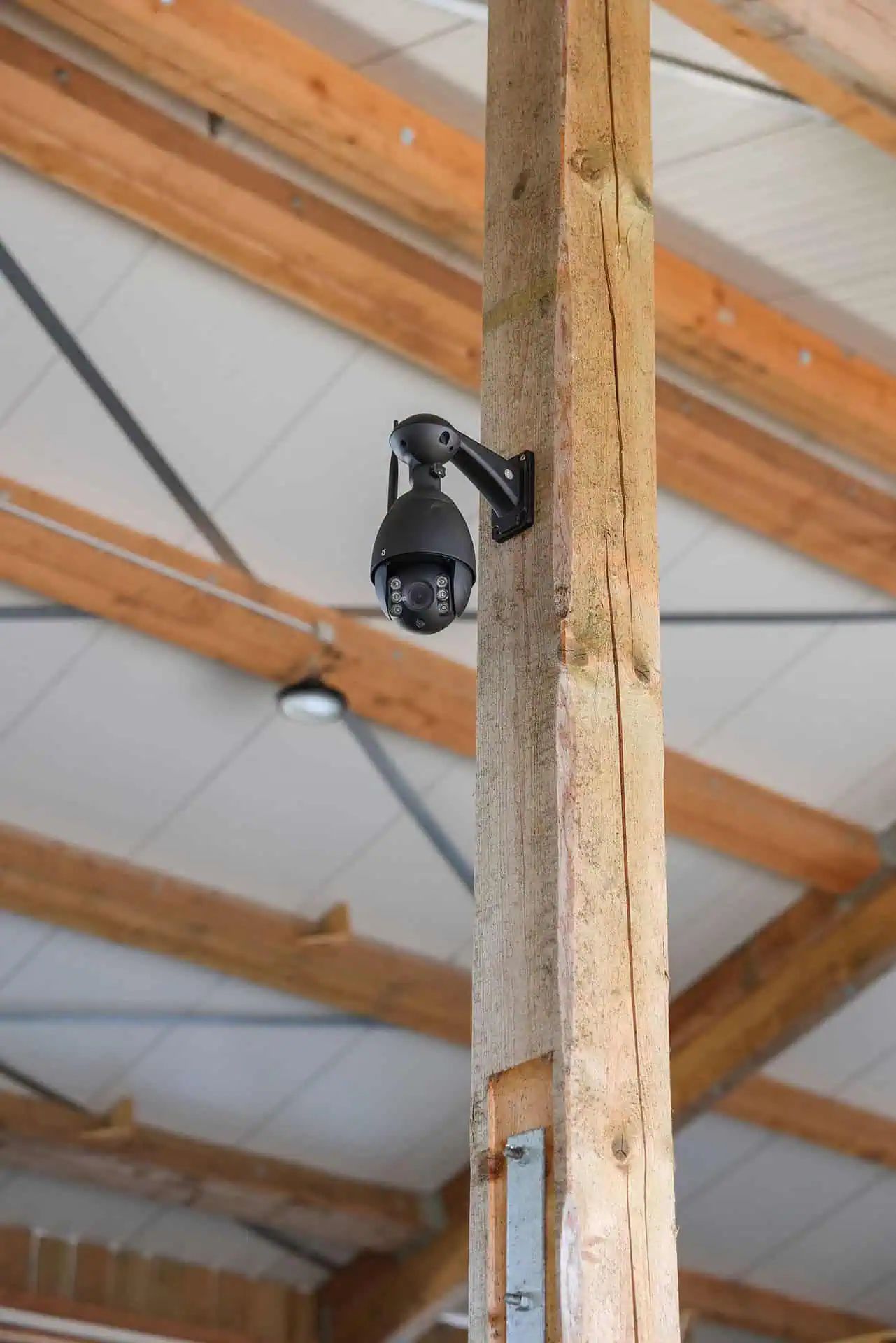 Kerbl Stallkamera IPCam 360 FHD mit 5-fach Zoom und Nachtsicht, Seitenansicht