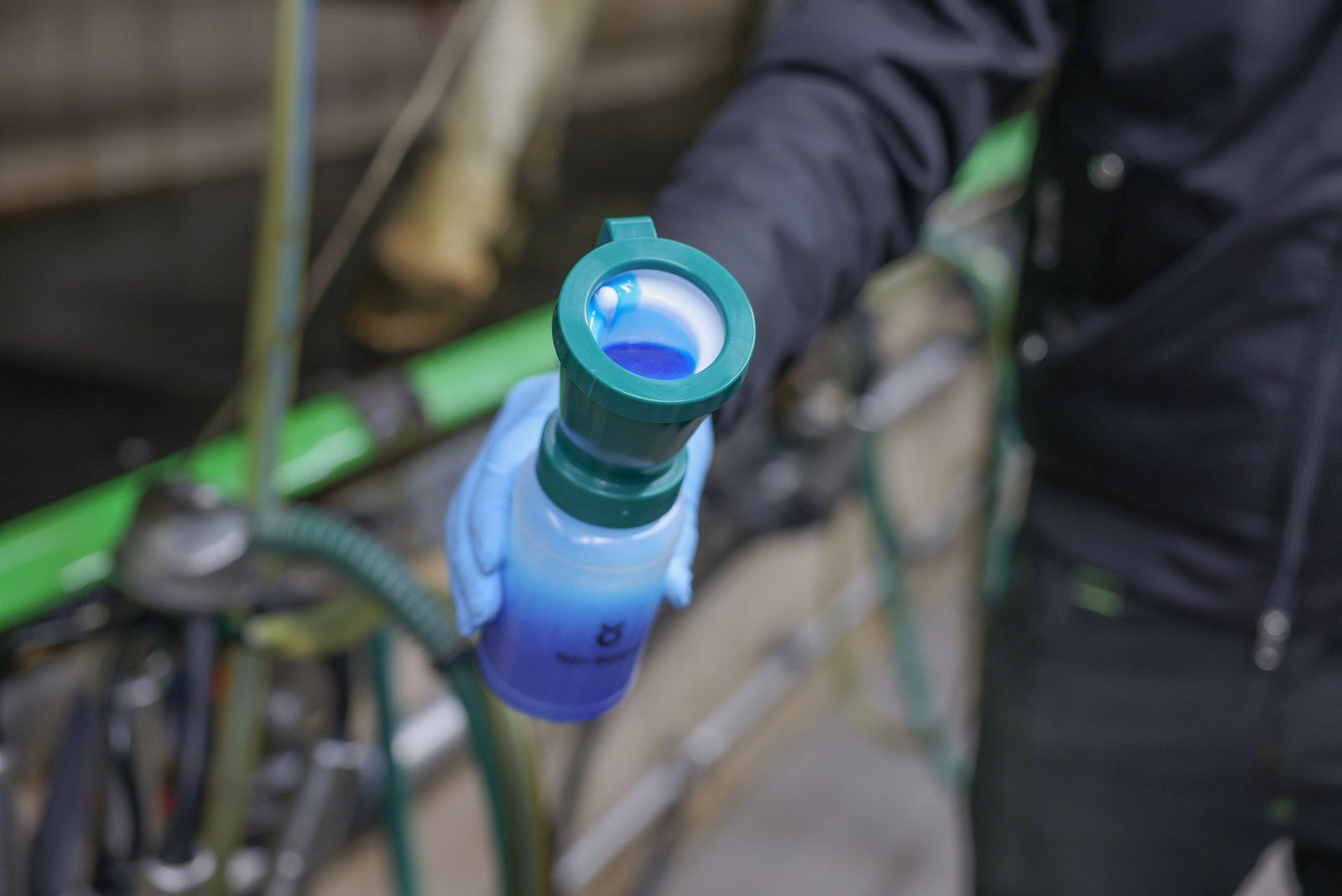 Kerbl Non-Return Dip Cup, 300 ml Green Teat Dipping Cup