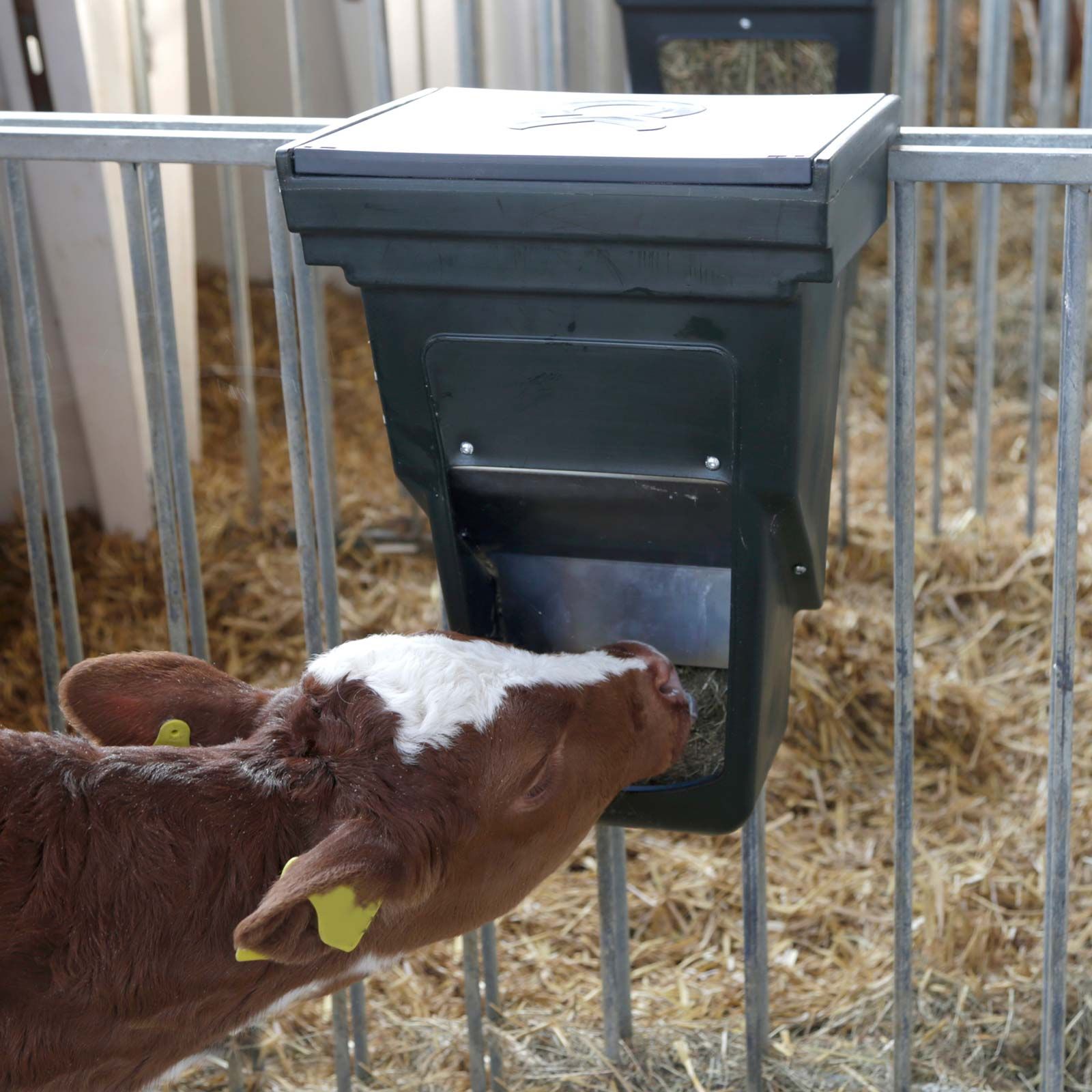 Kerbl Etetőbox Kicsi Borjúház-Kerítéshez, Széna és Abrak Etetéshez, Abraketető box 13,0 liter