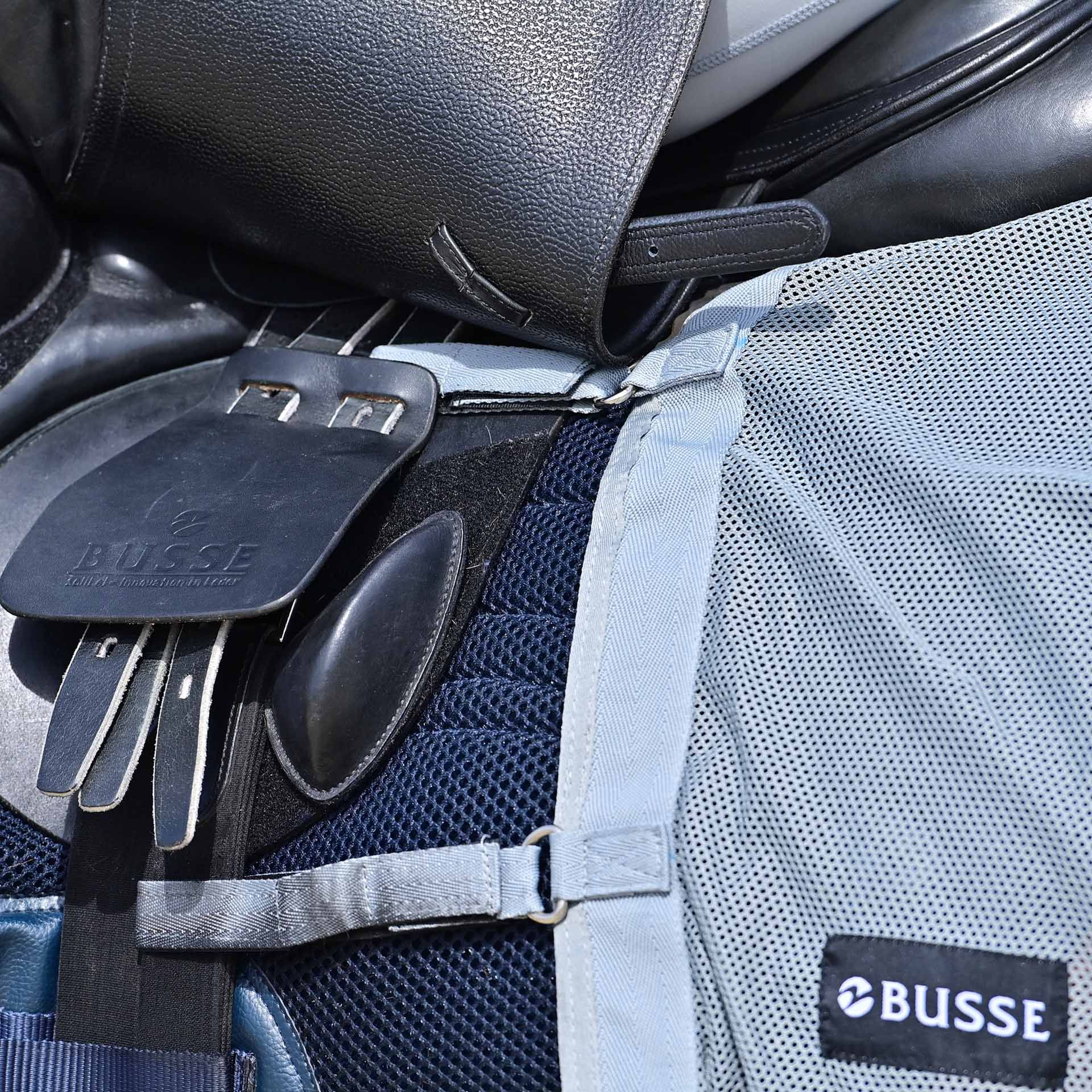 BUSSE FLY edzőtakaró, rovarriasztó takaró edzéshez és kilovagláshoz, részlet, zár