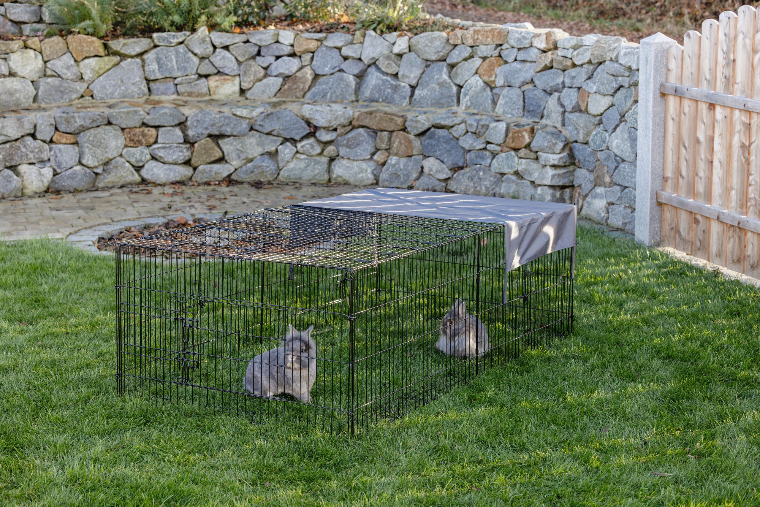 Kerbl Nala Rabbit Run with Escape Barrier, 200 x 100 cm, in use