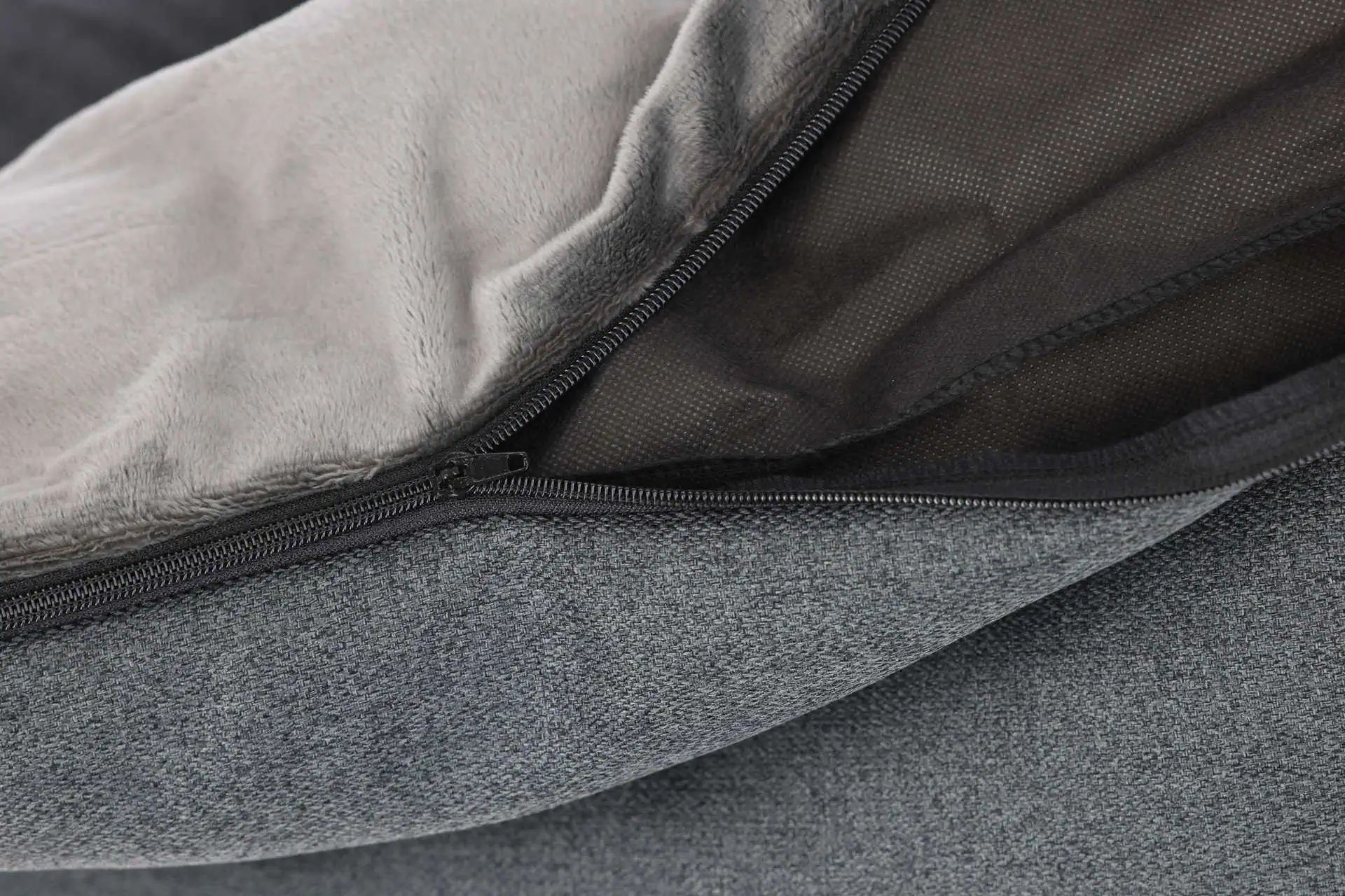 Kerbl Snugly Bed Platin Ortho ortopedisk hundbädd med memory-skum, detaljbild, överdrag