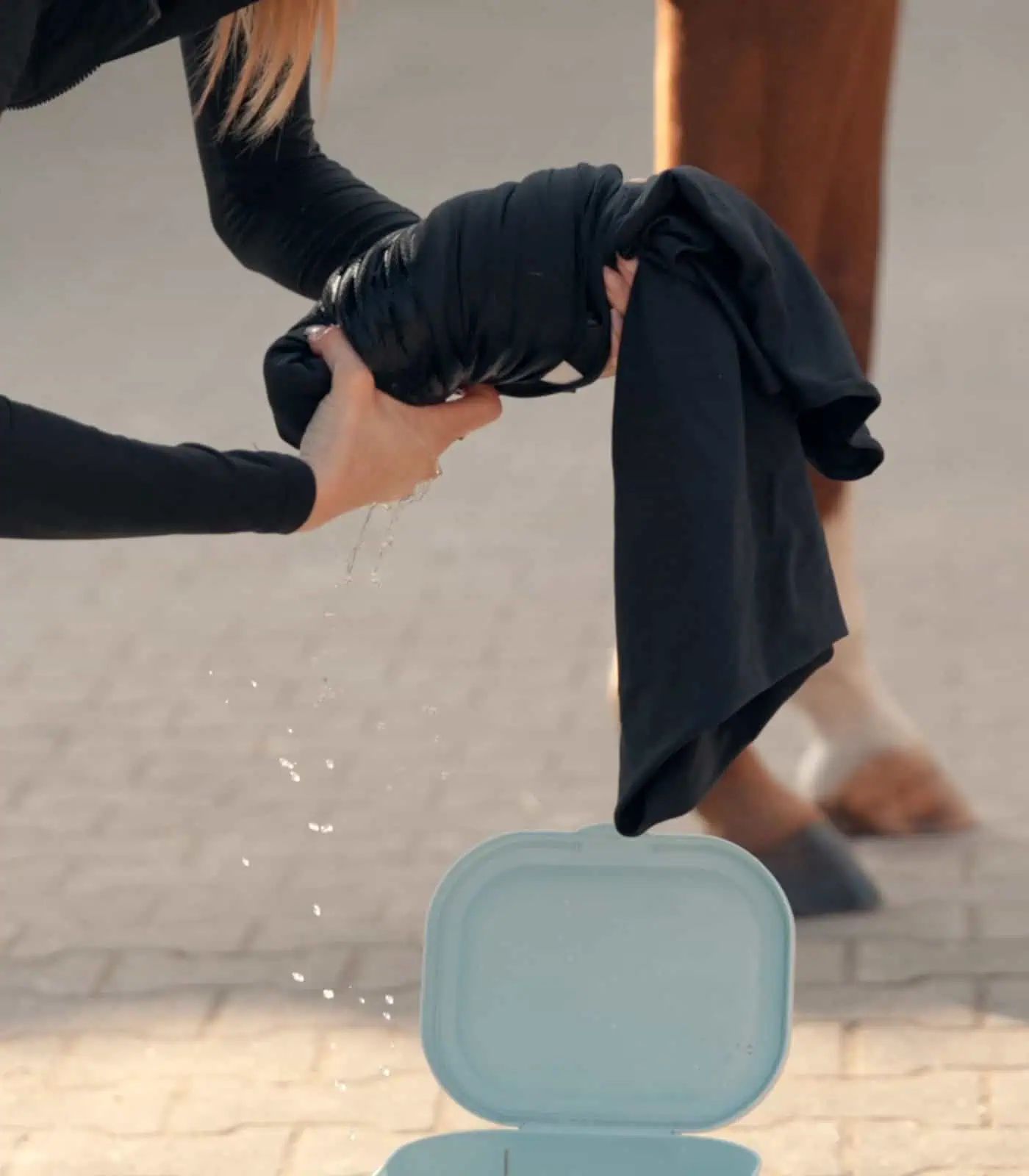 Waldhausen Health + Care Ice-Layer Hűtő takaró, éjkék, használat közben