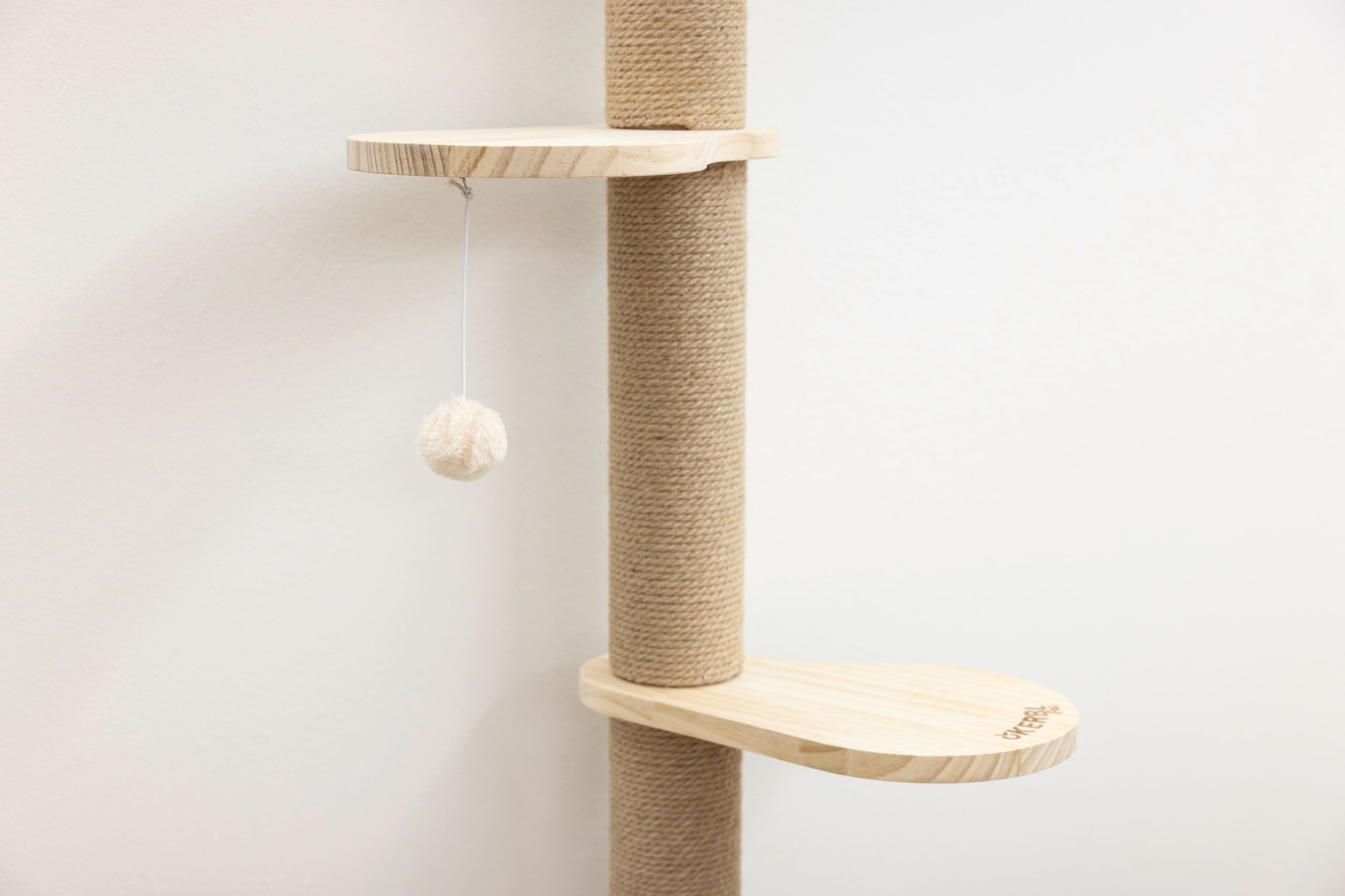 Kerbl Kratzbaum Timber für die Wand, 19 x 16 x 208 cm, braun