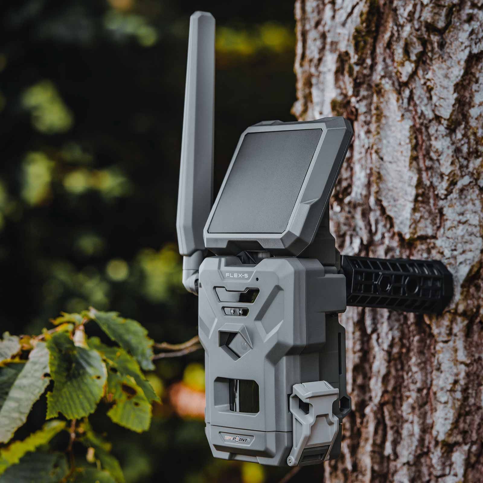 Spypoint Wildkamera FLEX-S mit Solarpanel, 36 MP, LTE, im Einsatz