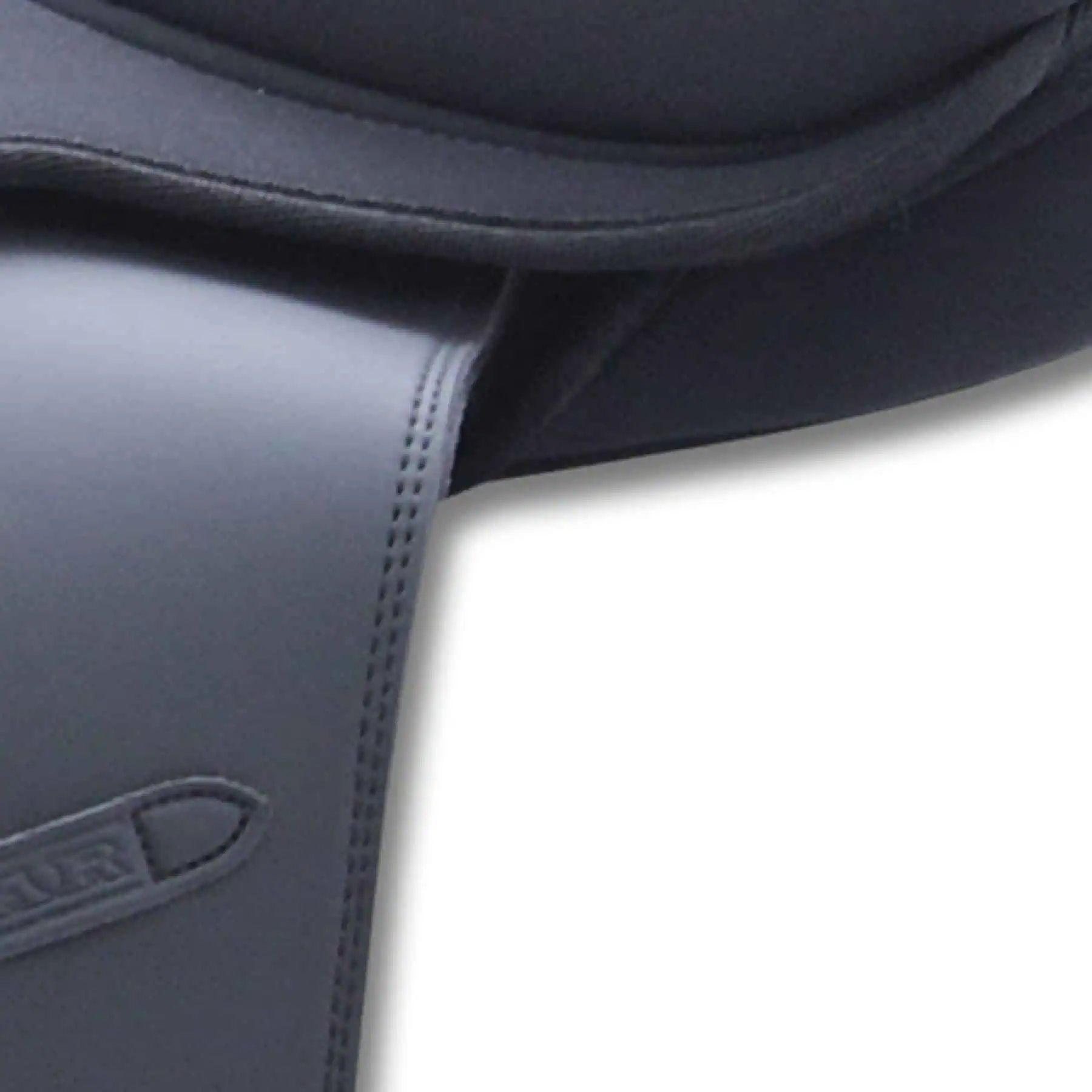 STAR Vielseitigkeitssattel Neopren, schwarz, Sattel für Einsteiger, Detailansicht, Logo