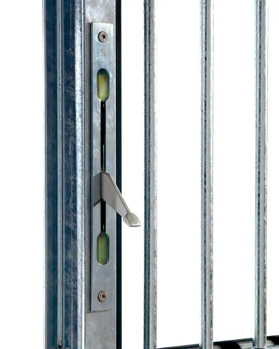 Growi Stalltür Drehfenster 1,2 x 2,215 m, Drücker und Klappring-Stecker, Detailansicht, Verschluss