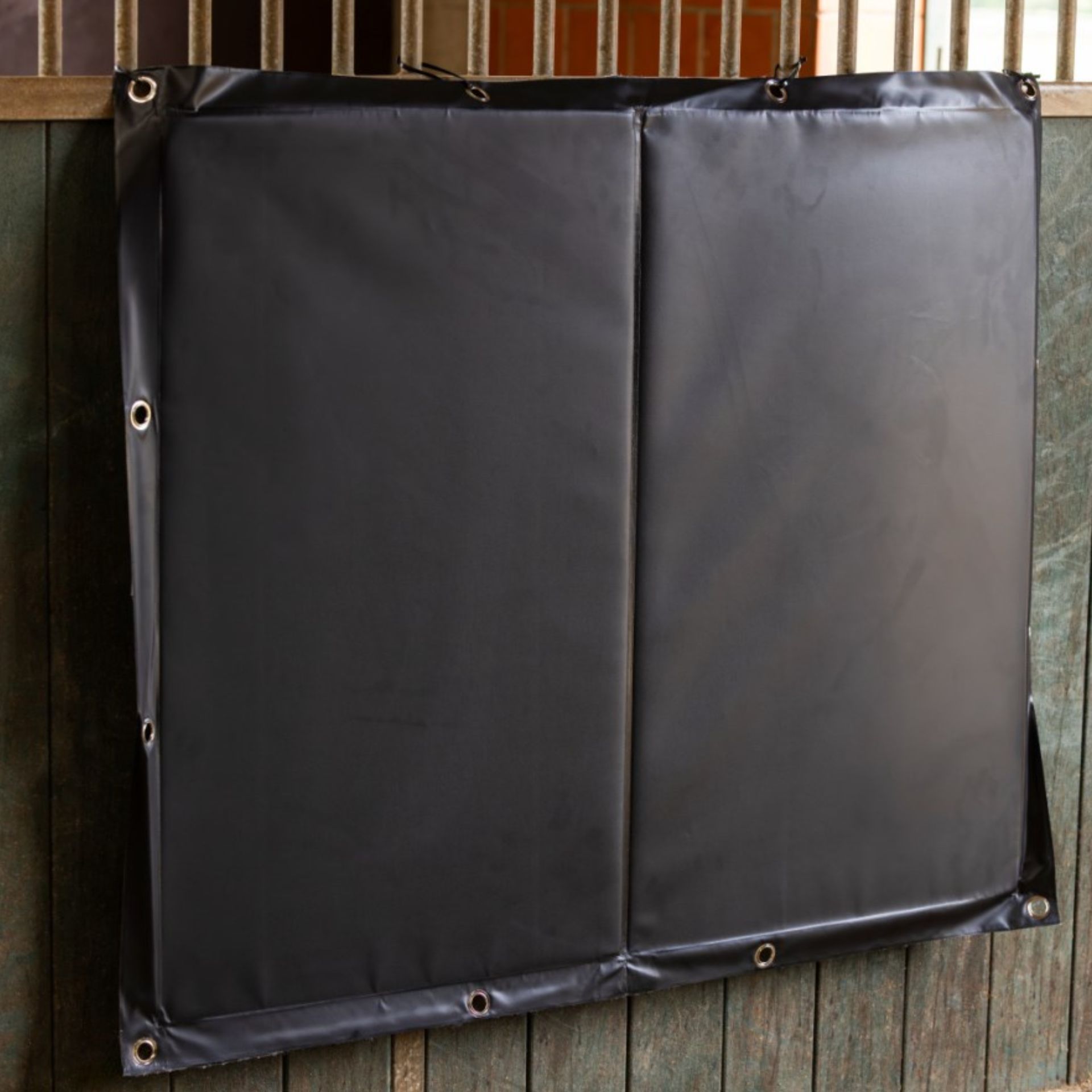 Covalliero Kickpad svart, stötdämpande, 120 x 100 x 4 cm, framifrån