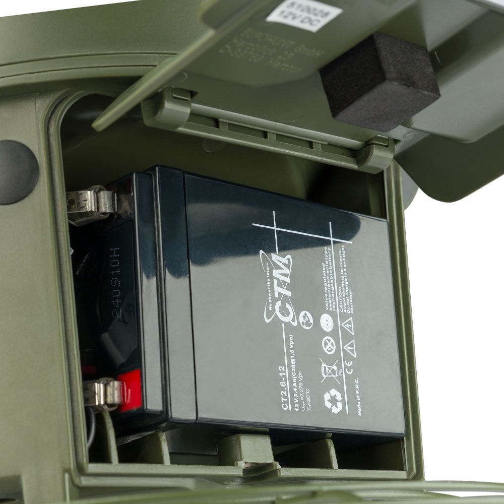 Eurohunt Evolution 2.0 game feeder set with battery and solar panel, interior with battery compartment