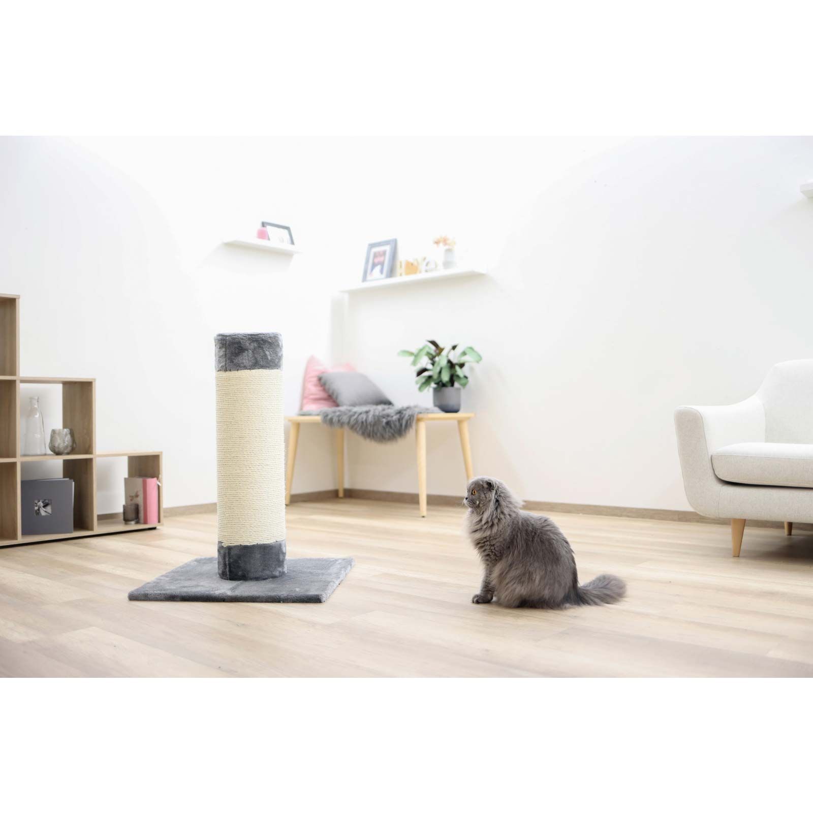 Kerbl Klösträd OPAL ULTRA för stora katter, grå, ø 22 cm stam, i användning, inomhus