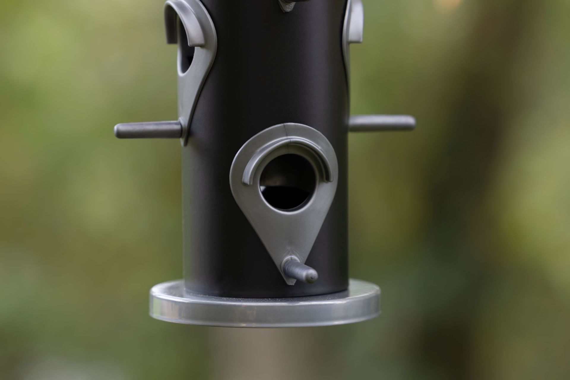Mangeoire pour oiseaux Kerbl Kehlstein, noire, 0,9 L, détail