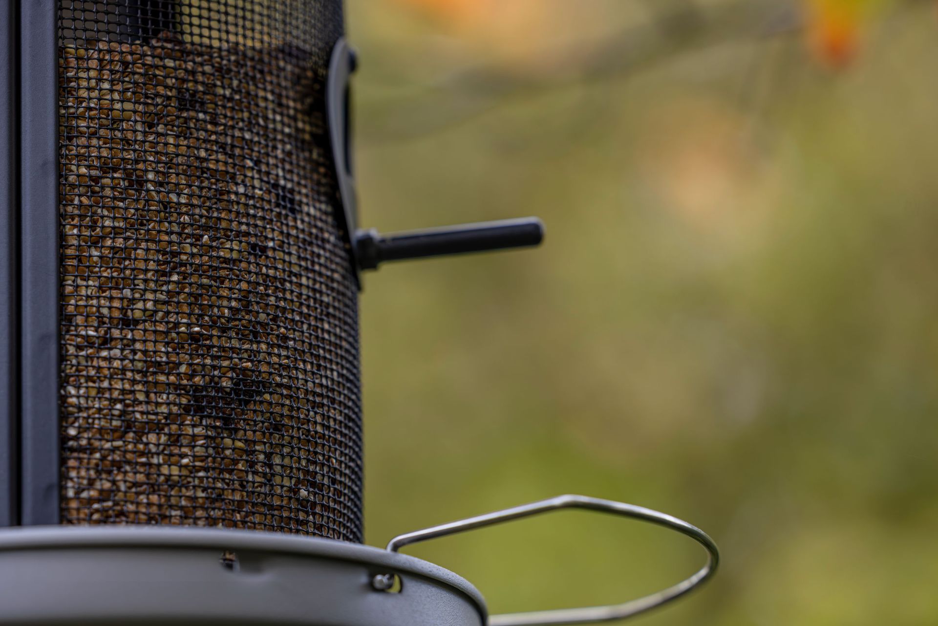 Kerbl Arzberg Casetta mangiatoia per uccelli, metallo, 2,3 L, dettaglio, impugnatura