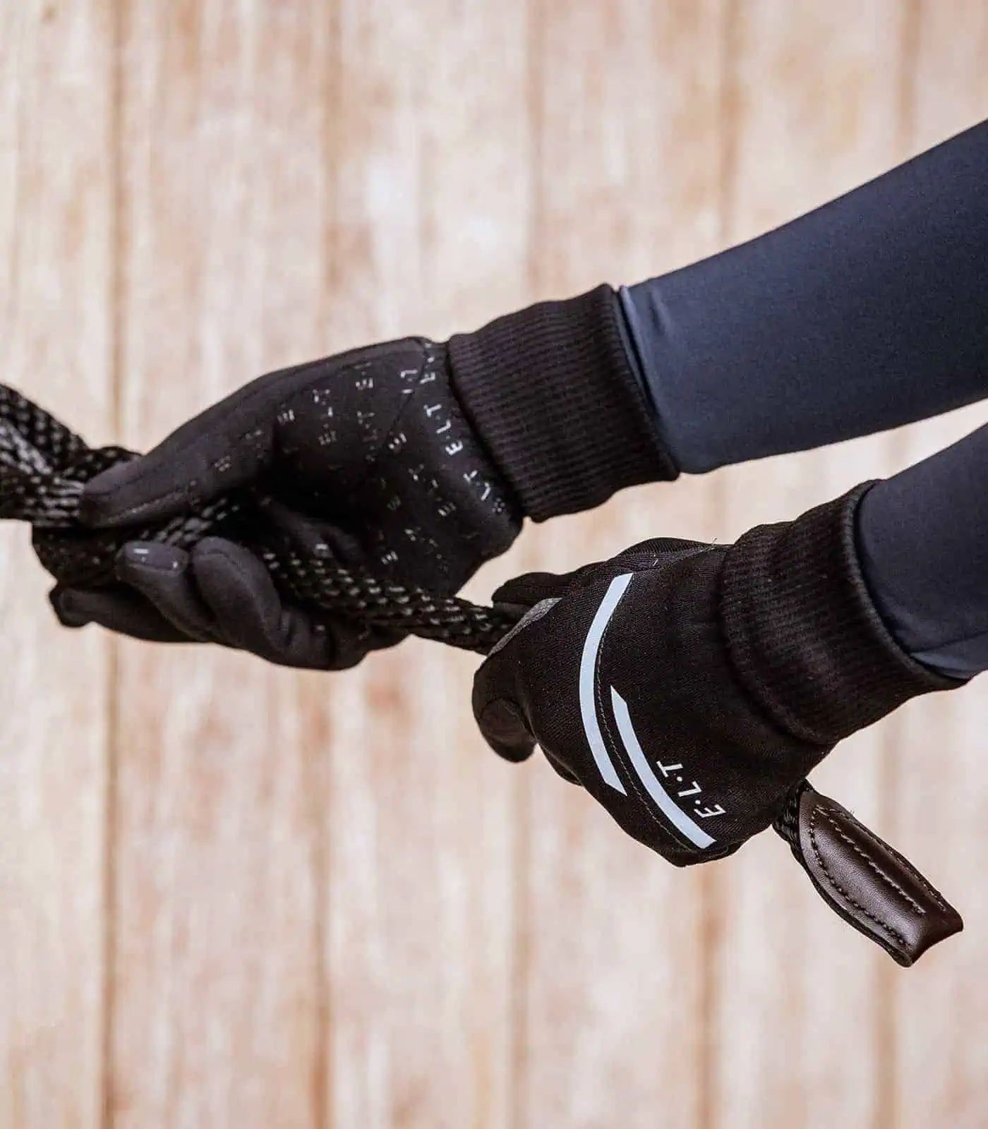 Gants d'équitation hiver ELT Torino, coupe-vent et déperlants, en utilisation, dans la main