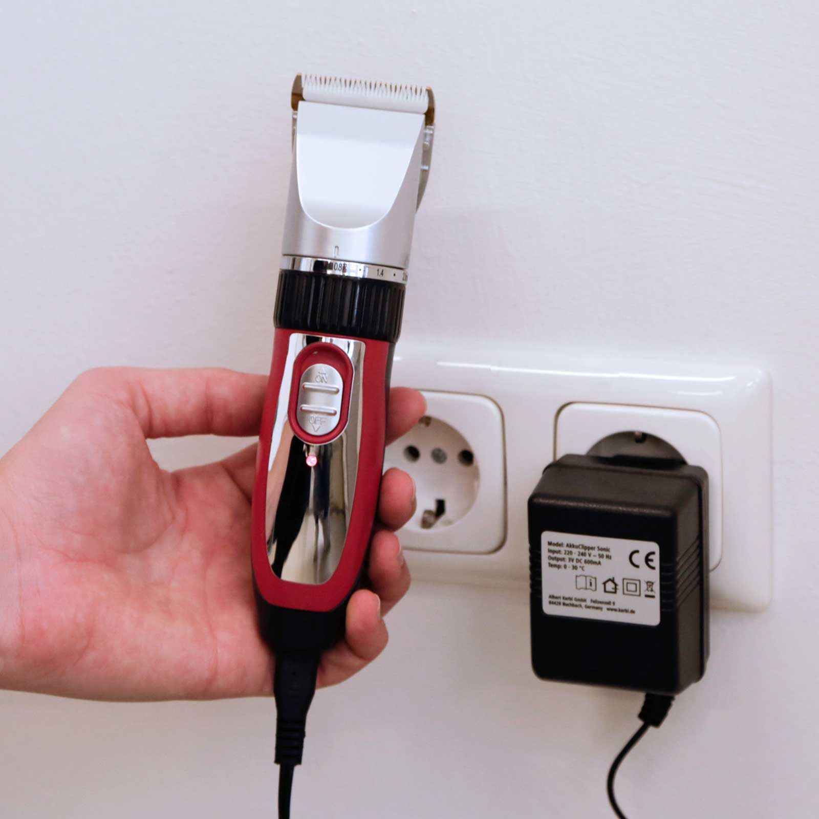 Clipster Sonic Cordless Clipper with Ceramic Blade, Spare Battery, in use, held in hand