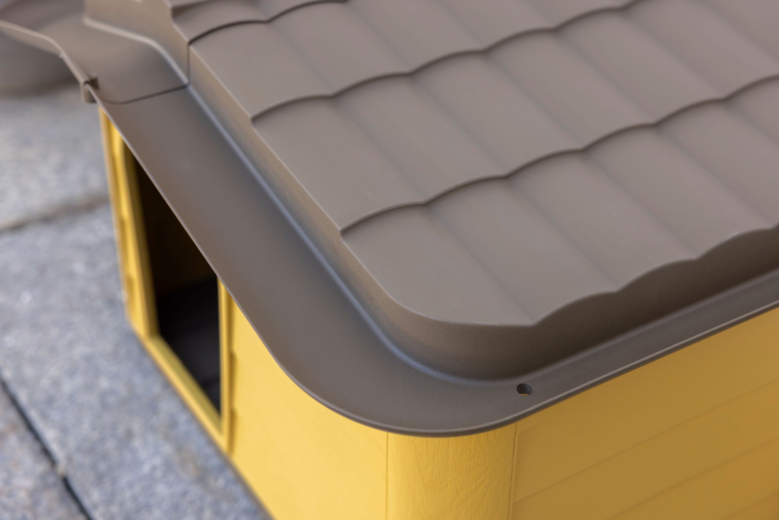 tile roof, metal roof, grey roof, corner edge, drip edge, gardening shed roof