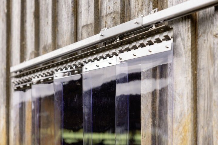 Système de fixation Kerbl pour rideau à lanières PVC coulissant, détail