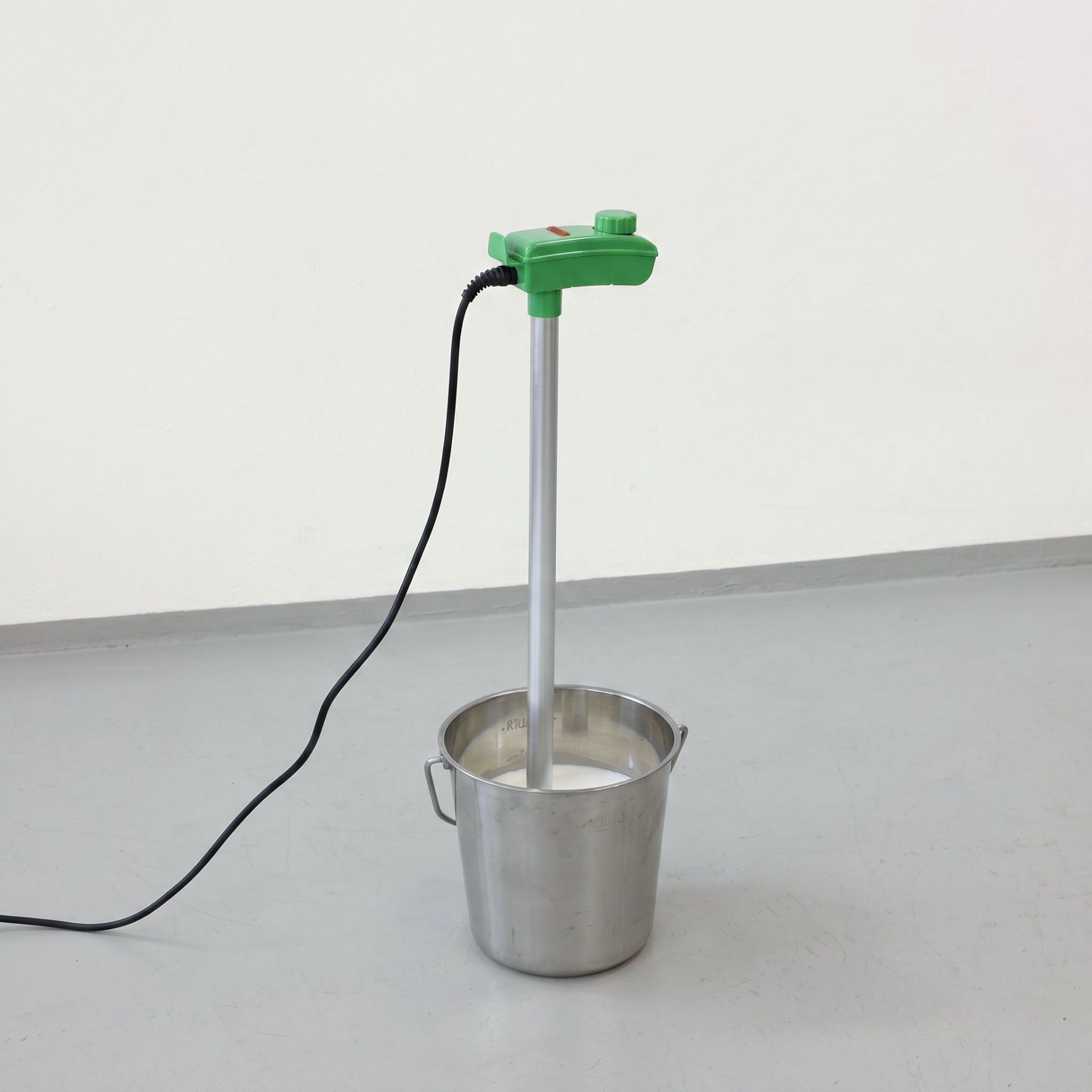hand mixer, stirrer, electric mixer, green handle, metal cup
