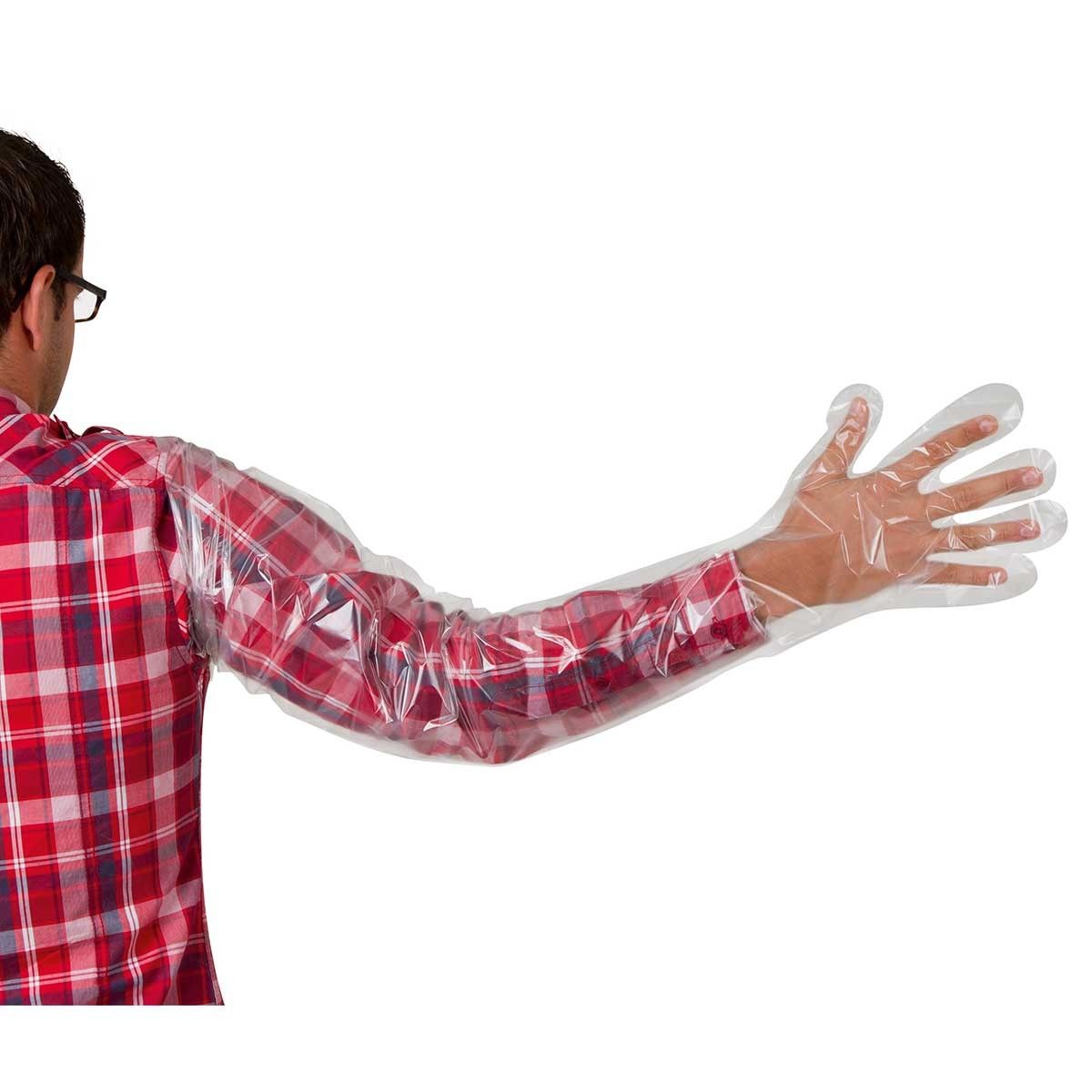 Kerbl mănuși veterinare de unică folosință VETtop 90 cm transparente, în utilizare, în mână