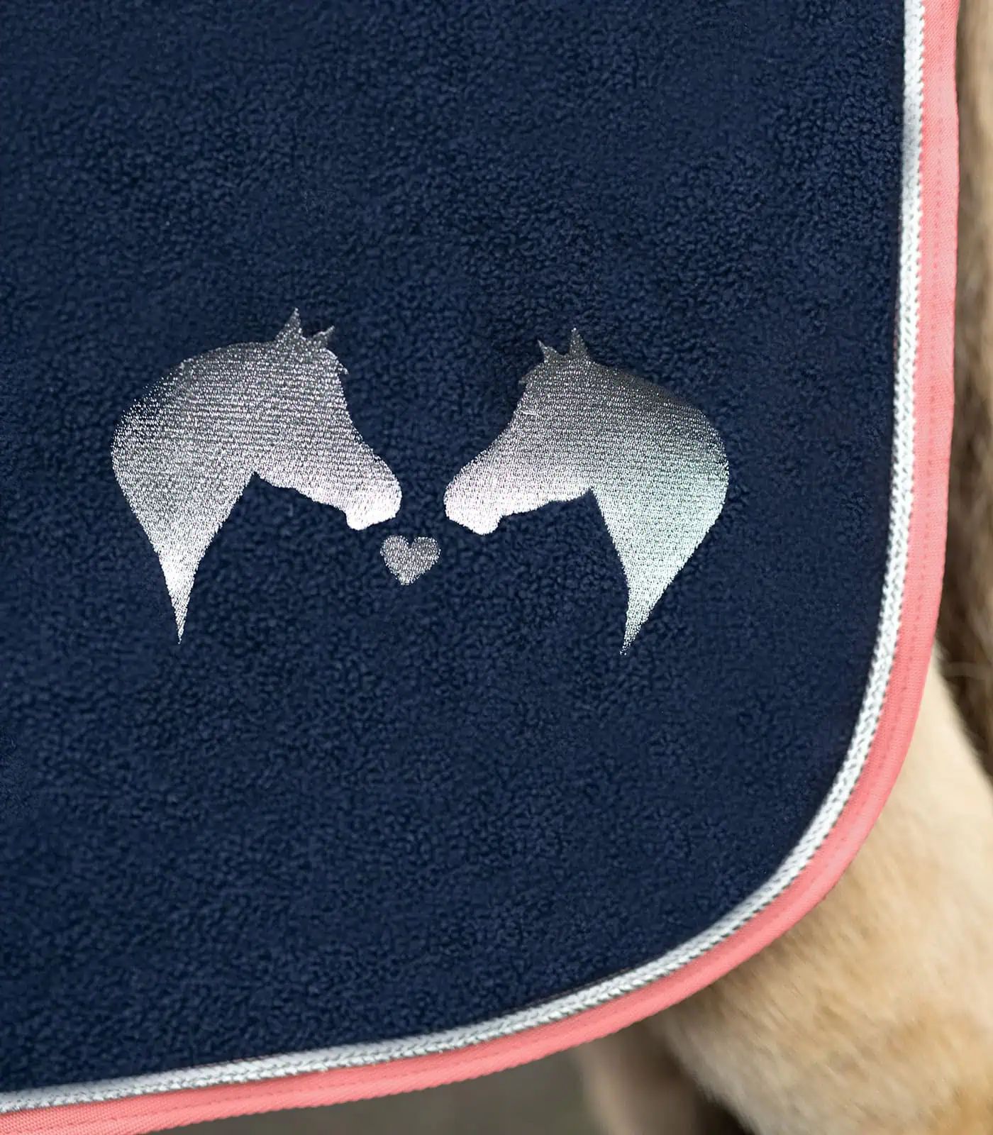 Waldhausen Pătură din Fleece Lucky, Pătură Uscare Cai, detaliu, logo