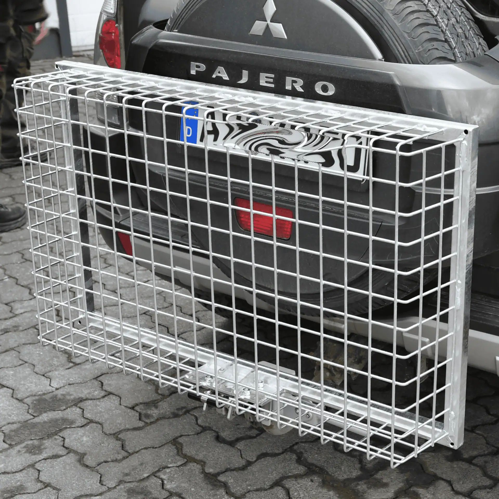 Heck-Pack Hochklappvorrichtung für Hecktransporter, Edelstahl, im Einsatz