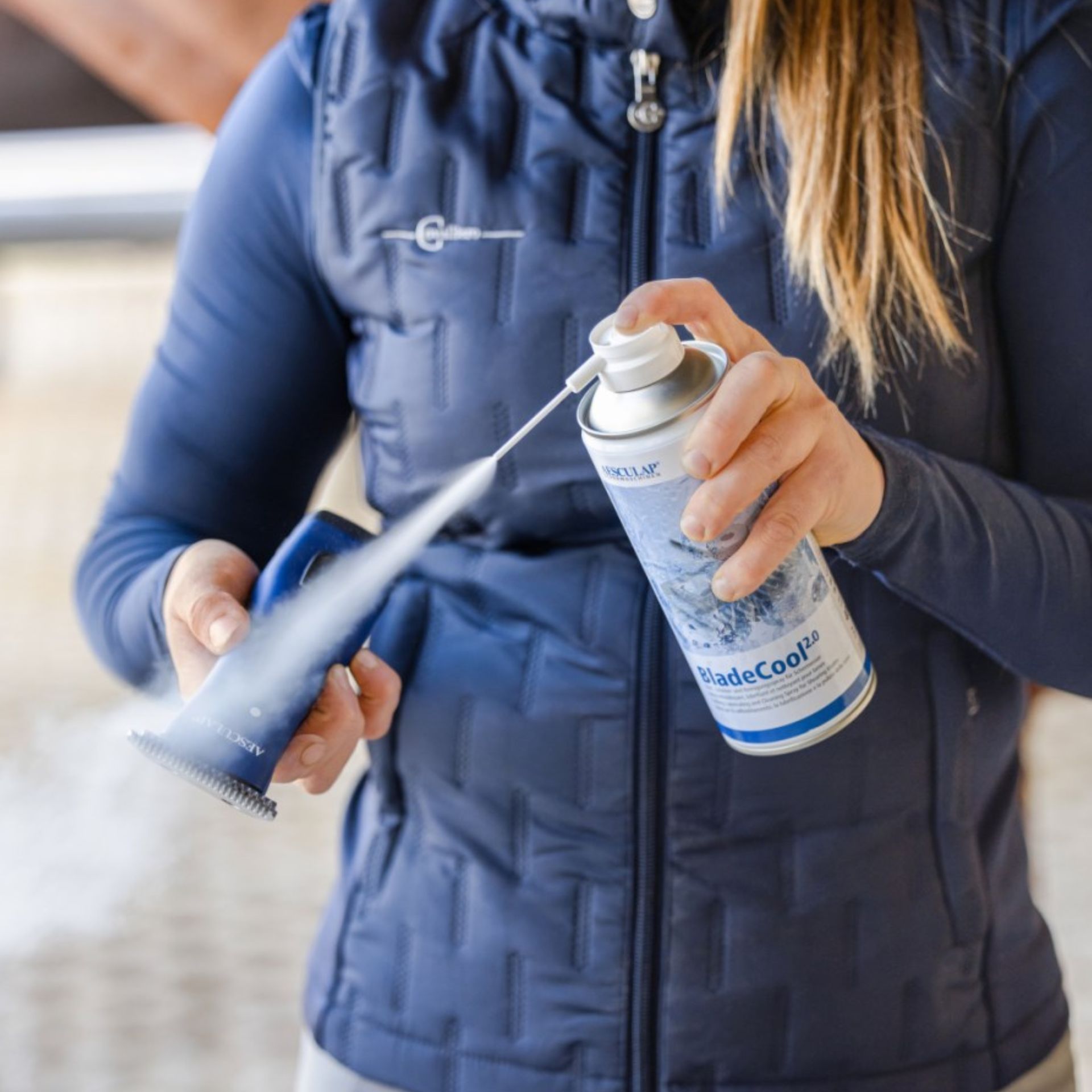 Aesculap BladeCool 2.0 Schermaschinen Kühlspray, 400 ml, im Einsatz