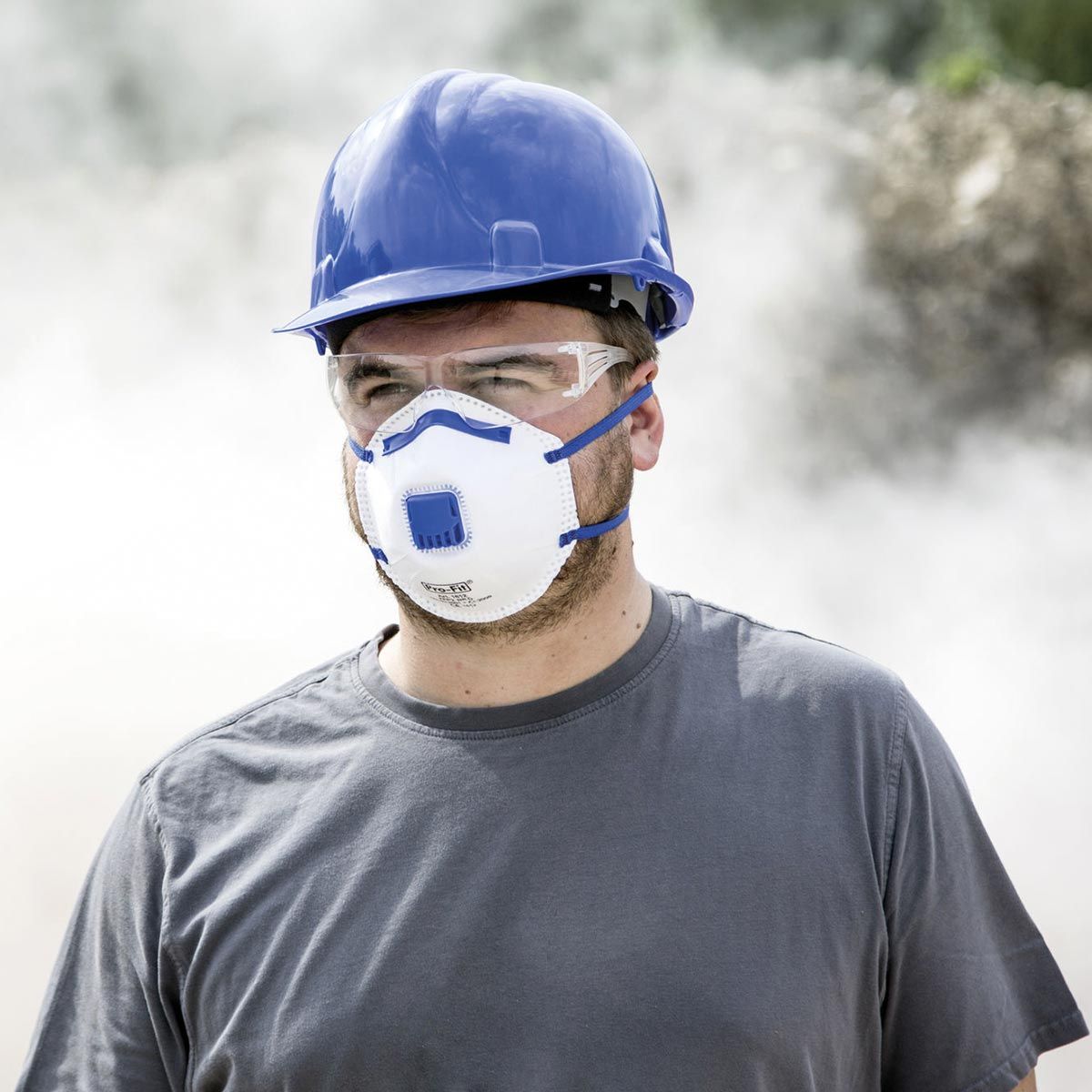 Kerbl mască de praf FFP1 cu supapă, protecție praf și polen, set de 3, în utilizare
