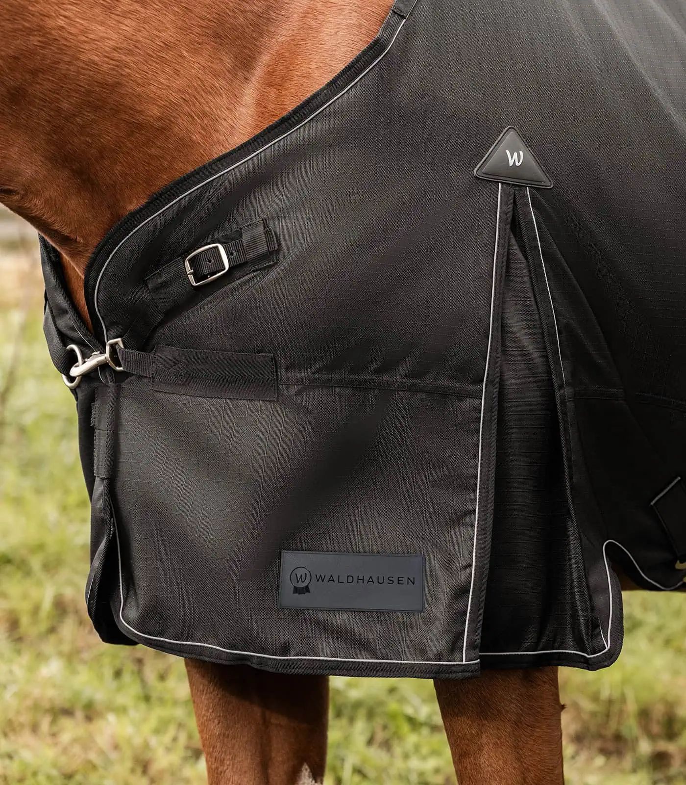 Waldhausen Scandic Outdoordecke 100 g, wasserdicht & atmungsaktiv, schwarz 135 cm