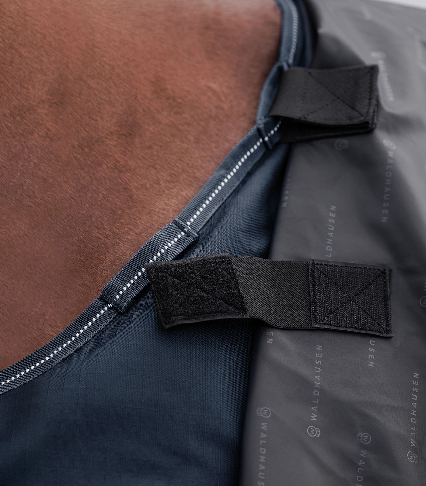 Waldhausen Outdoorhalsteil 600D, 100 g – wasserdicht & atmungsaktiv, nachtblau