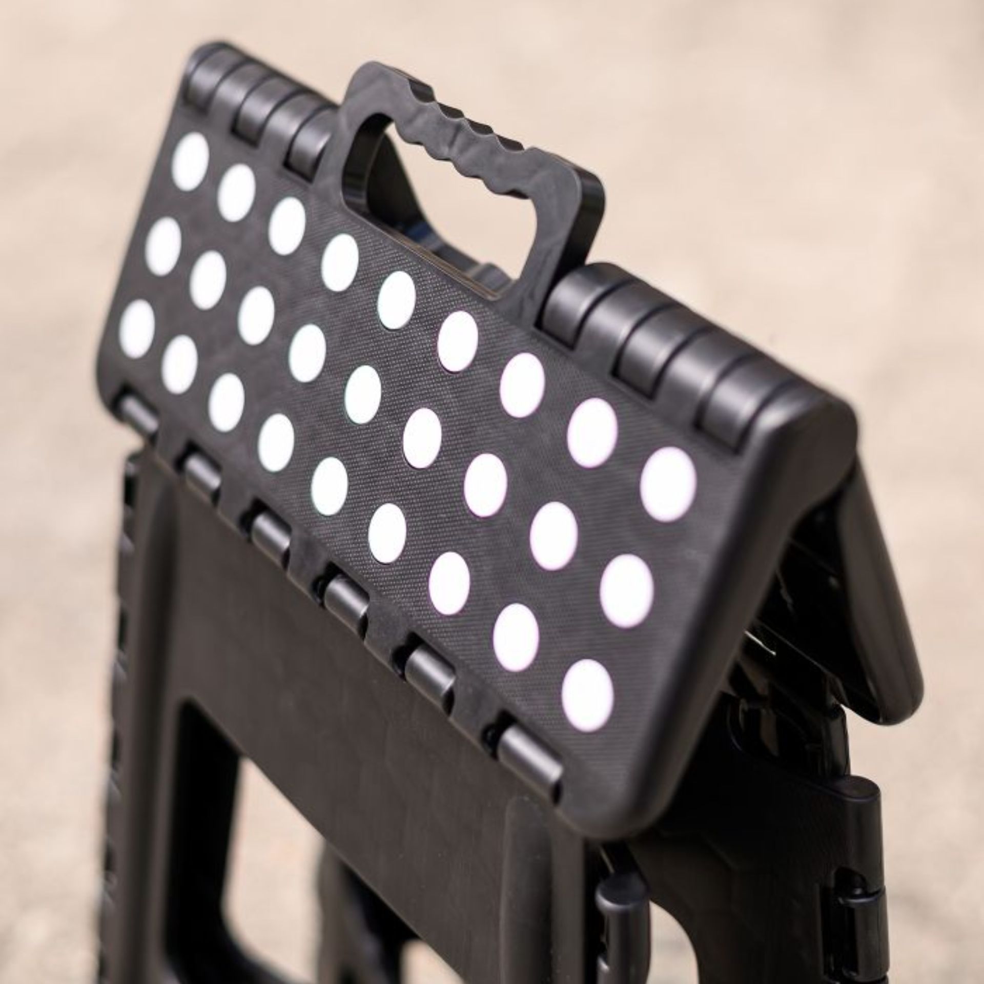 folding stool, grip handle, black color, dot pattern, portable stand
