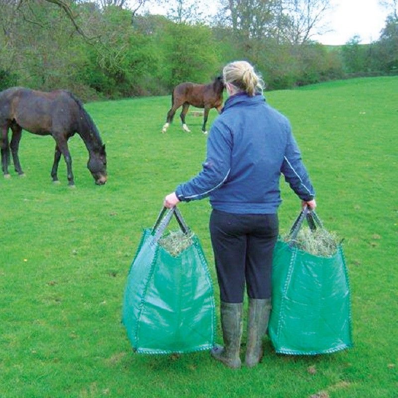 Kerbl Trädgårdssäck GoBag 120 L, rivsäker och självstående, i användning, på hagen