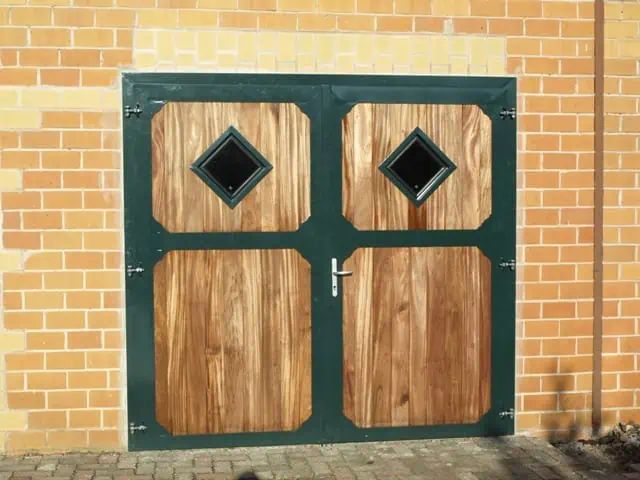 Growi Stalltor Karo-Fenster, wetterfeste Holzfüllung & Sicherheitsglas