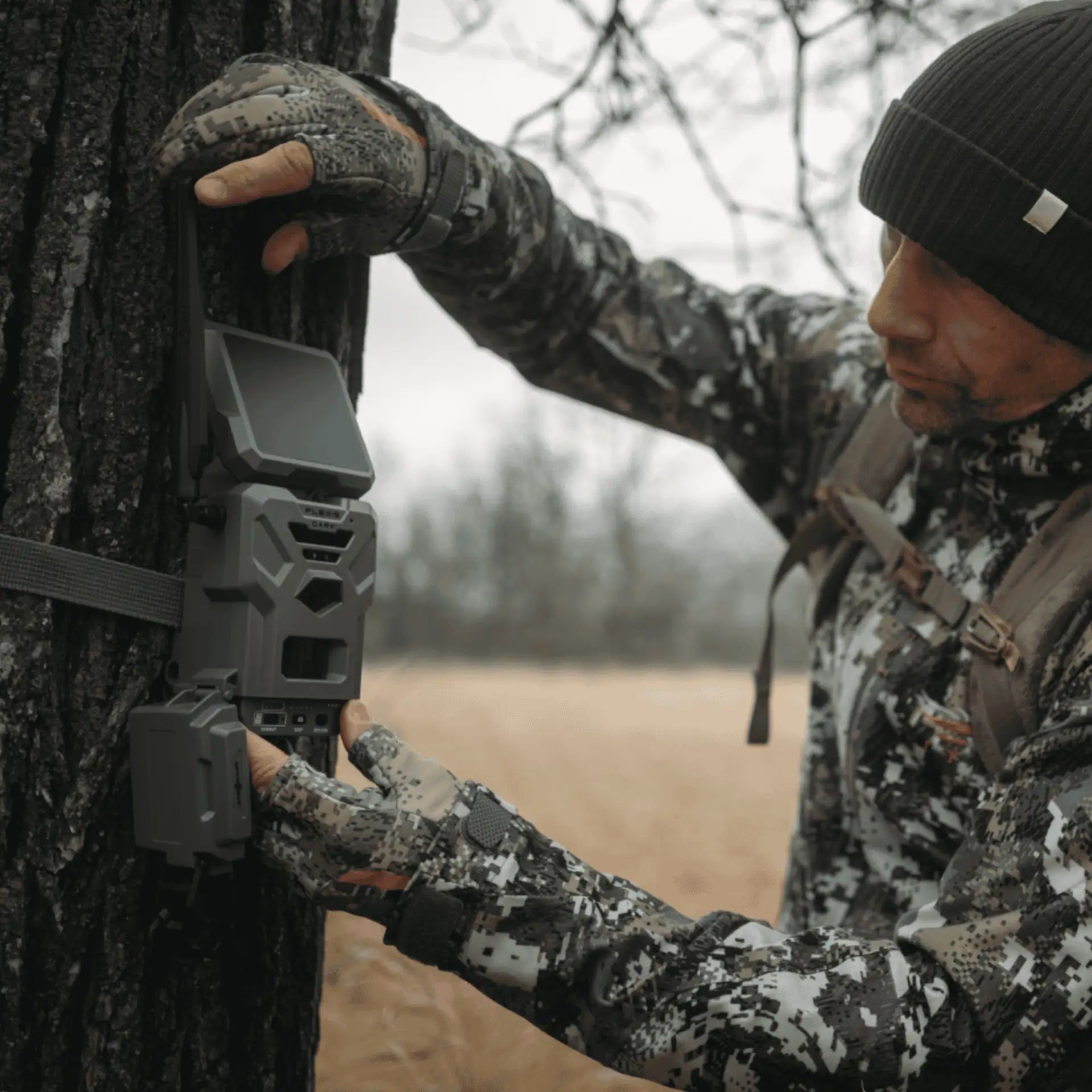 SPYPOINT Wildkamera FLEX-S-DARK, Mobilfunk mit Solarpanel, im Einsatz