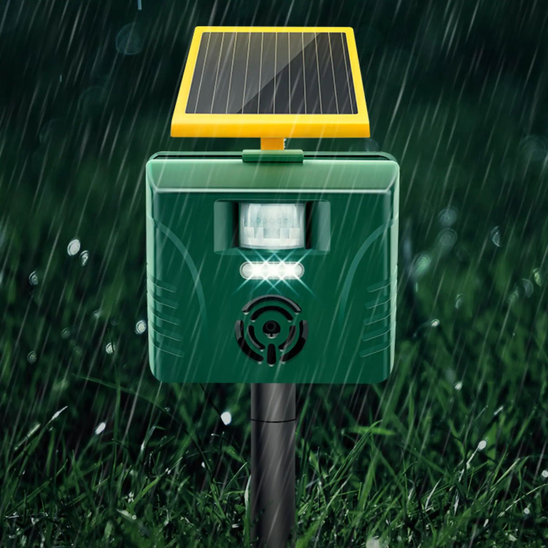 Agrarzone Repellente ad Ultrasuoni Solar Plus, sensore PIR e allarme, in uso