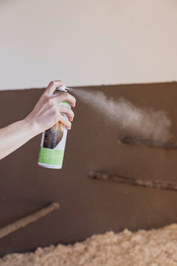 Kerbl Terra di diatomee spray essiccante pollaio 500 ml, in uso, in scuderia