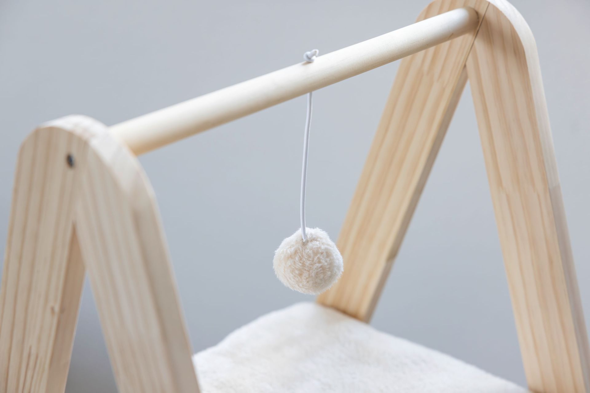 Kerbl Albero per gatti Ladder in legno massello, 104 x 74 x 41 cm, beige, dettaglio