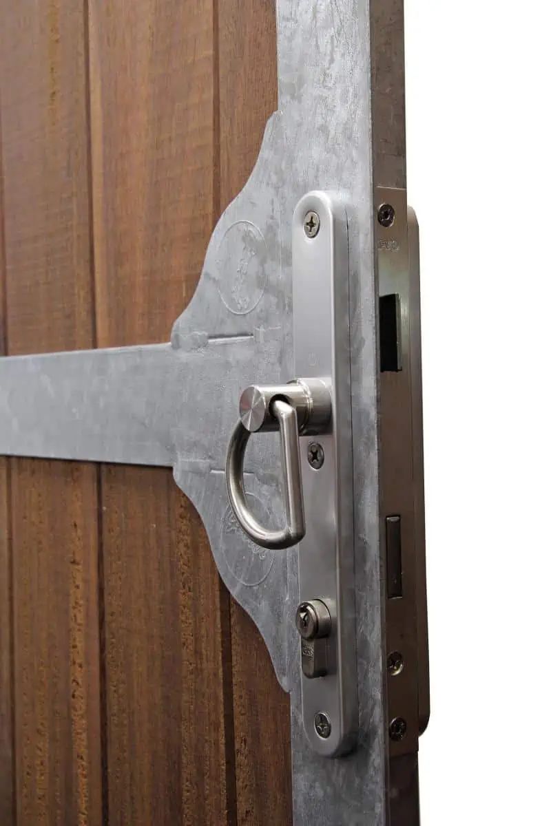 Growi Stalltür Drehfenster 1,2 x 2,215 m, Drücker und Klappring-Stecker, Detailansicht, Verschluss