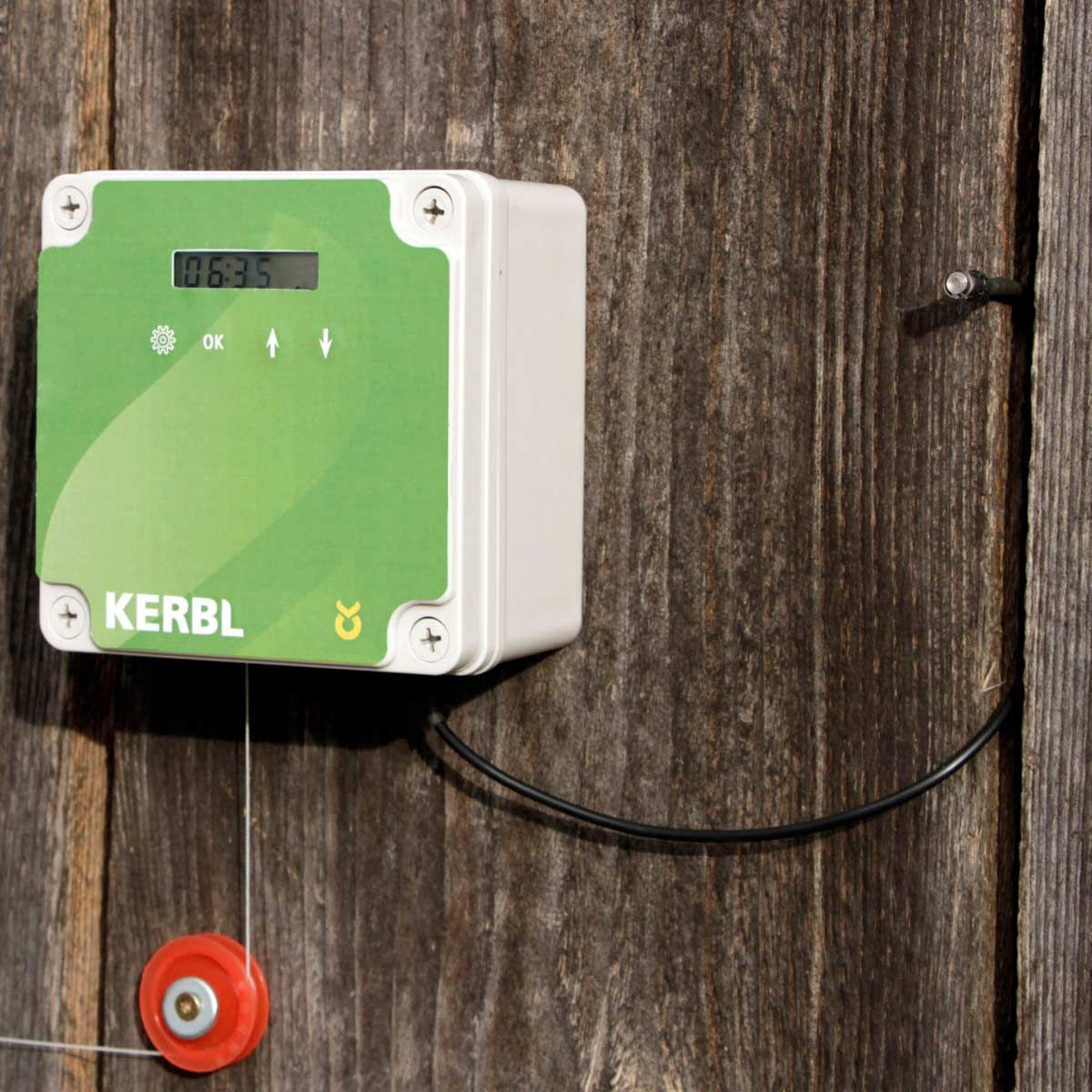 Kerbl Ersatz-Lichtsensor für automatische Hühnertür, im Einsatz